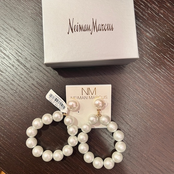 NWT Pearl Hoop Stud Earrings Gold and White Neiman Marcus - Picture 3 of 3